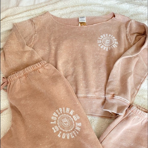 Vs pink classic pant off the shoulder crew stucco beige wash heritage logo - Picture 9 of 12